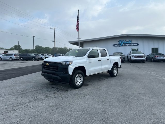 2025 Chevrolet Colorado LT photo 2