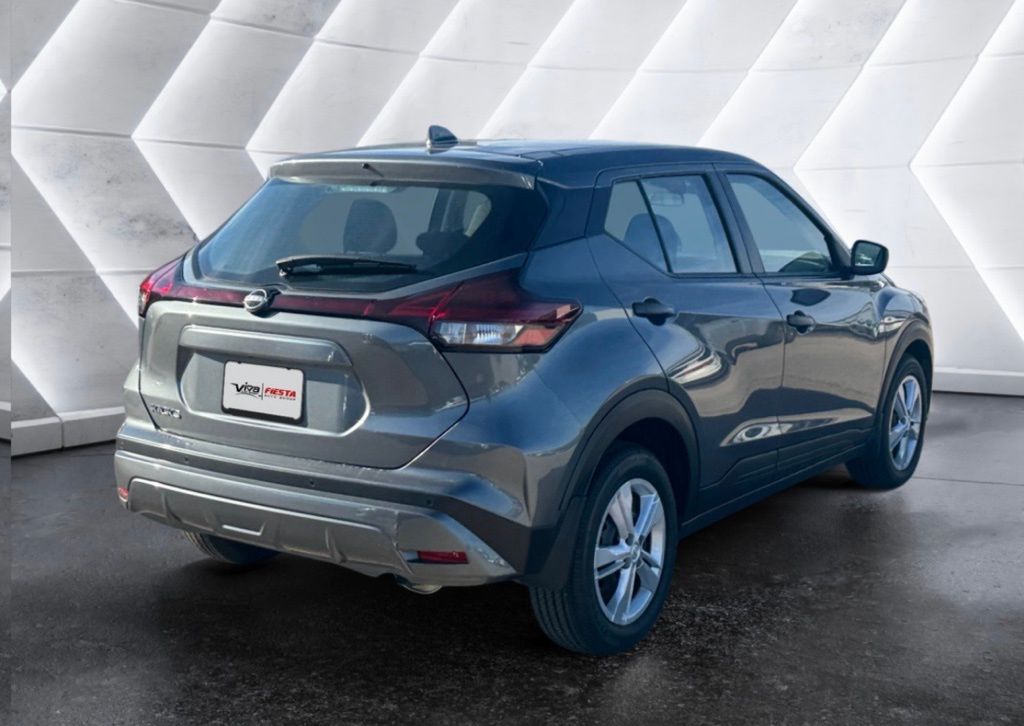 2025 Nissan Kicks Play S photo 5