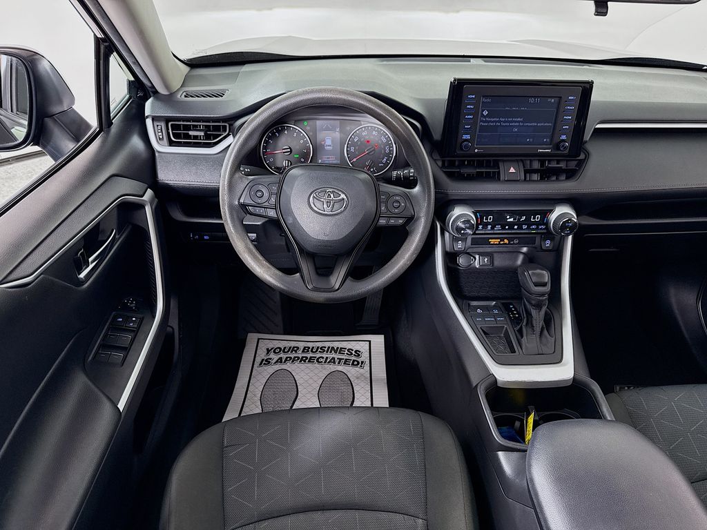 2022 Toyota RAV4 XLE photo 3