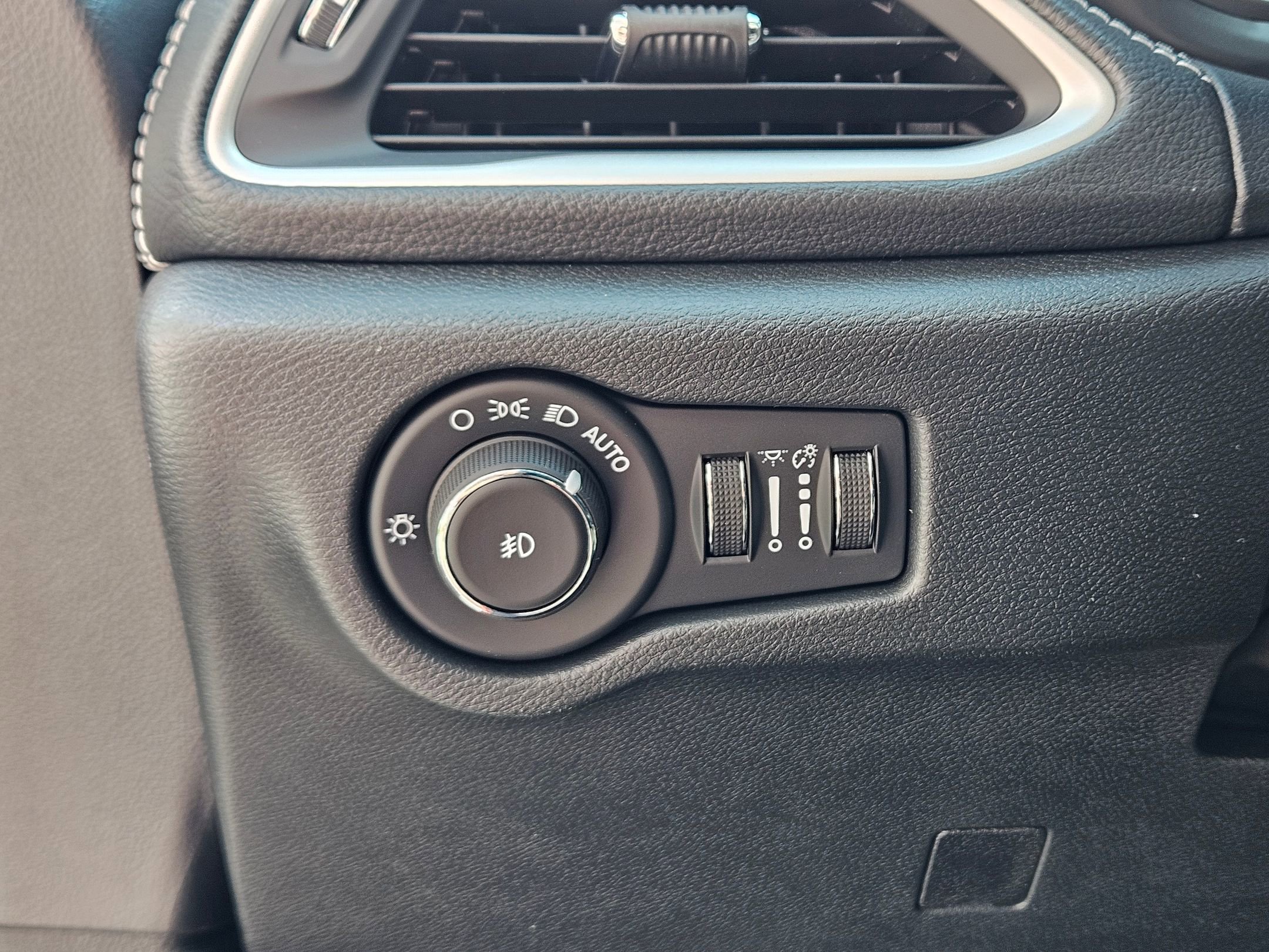 2026 Chrysler Pacifica photo 17