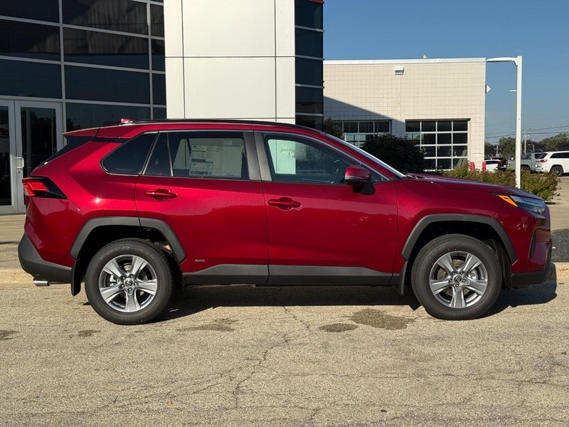 2025 Toyota RAV4 Hybrid XLE photo 2