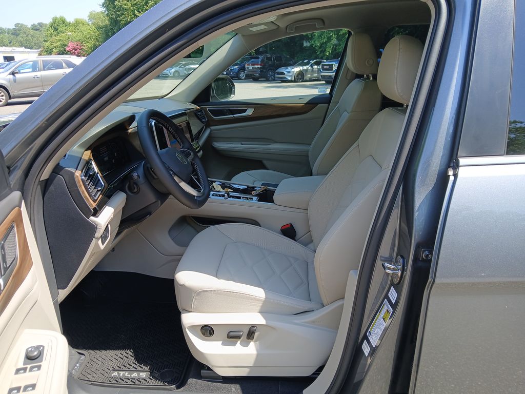 2025 Volkswagen Atlas SE Technology photo 8