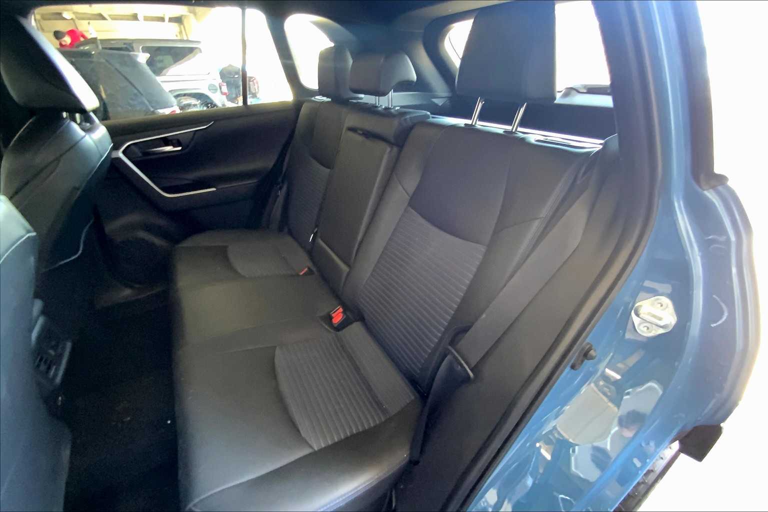 2024 Toyota RAV4 Hybrid XSE photo 17