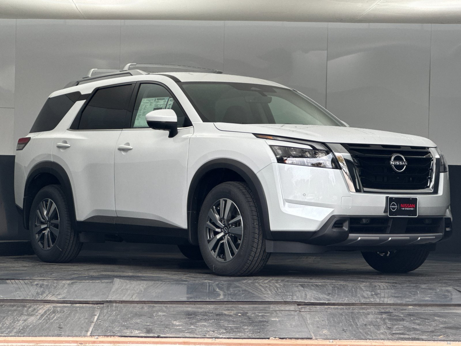 2025 Nissan Pathfinder SL's photo