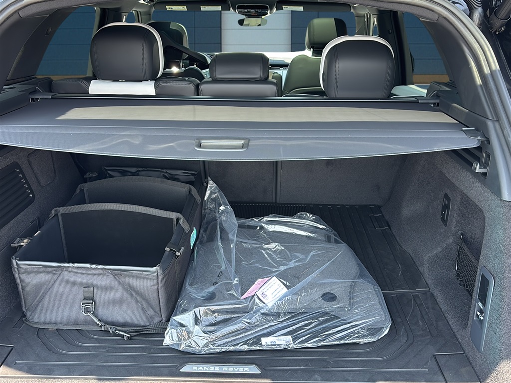 2025 Land Rover Range Rover Sport SE photo 11