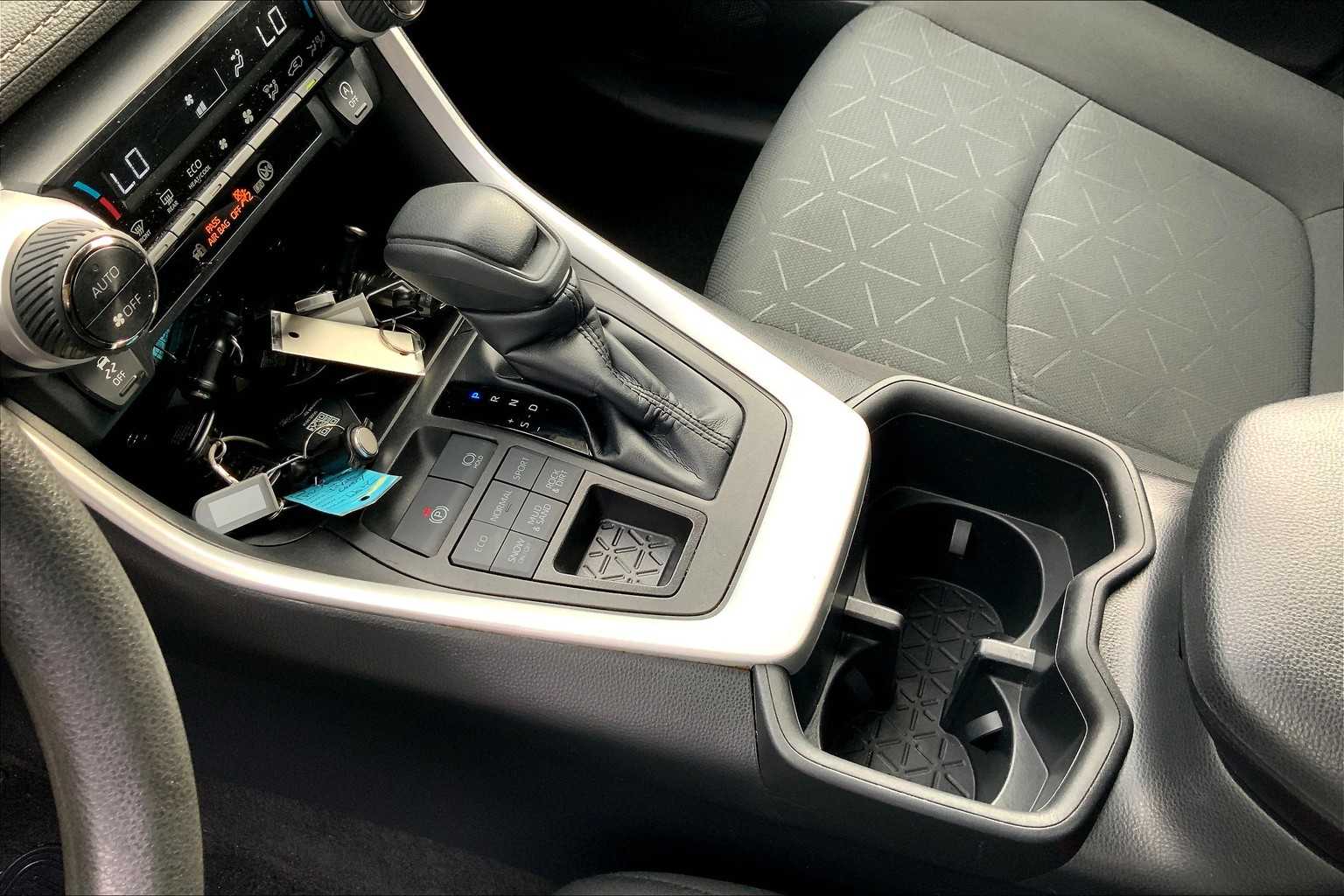 2023 Toyota RAV4 XLE photo 13