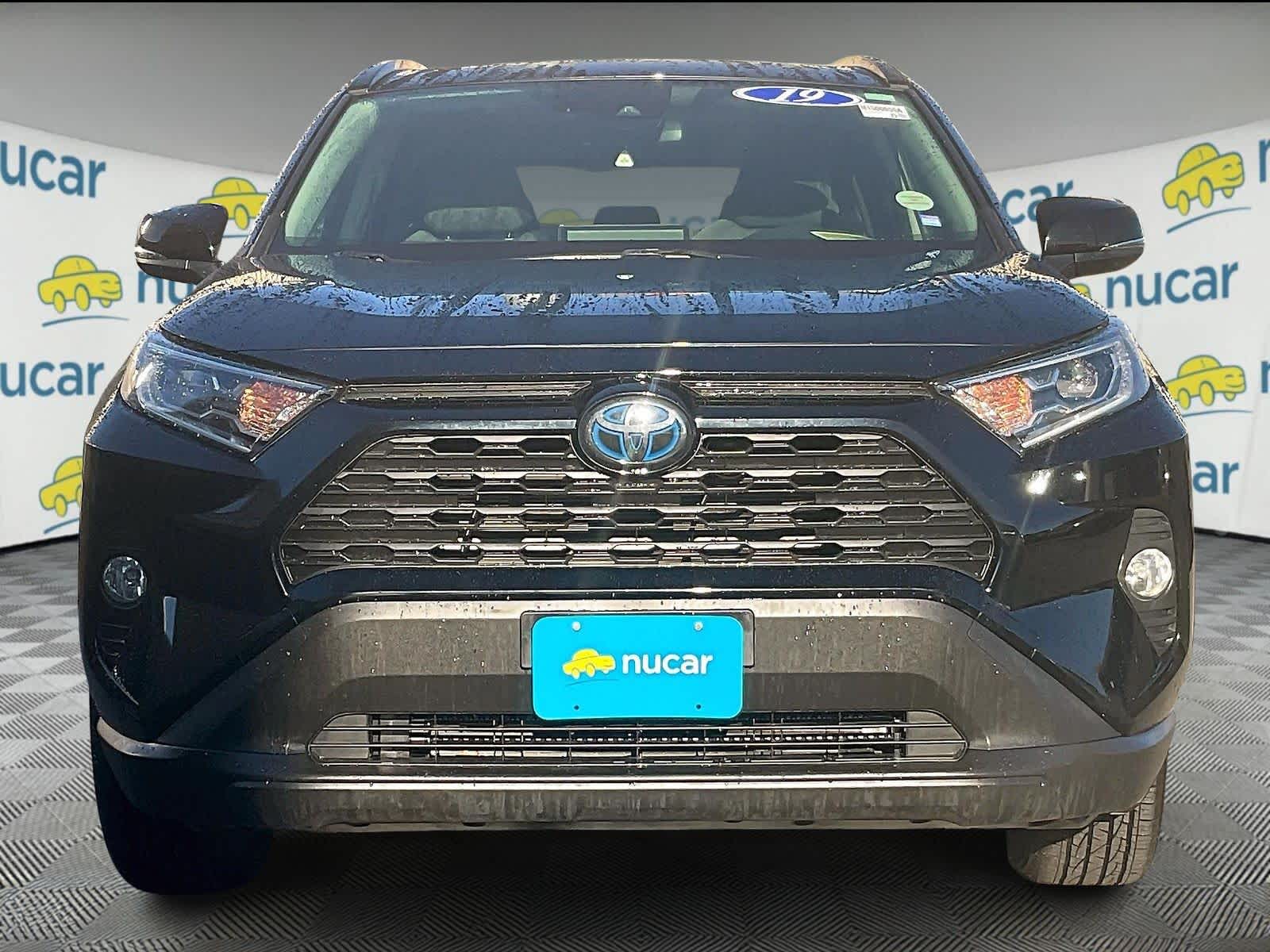 2019 Toyota RAV4 Hybrid XLE photo 2