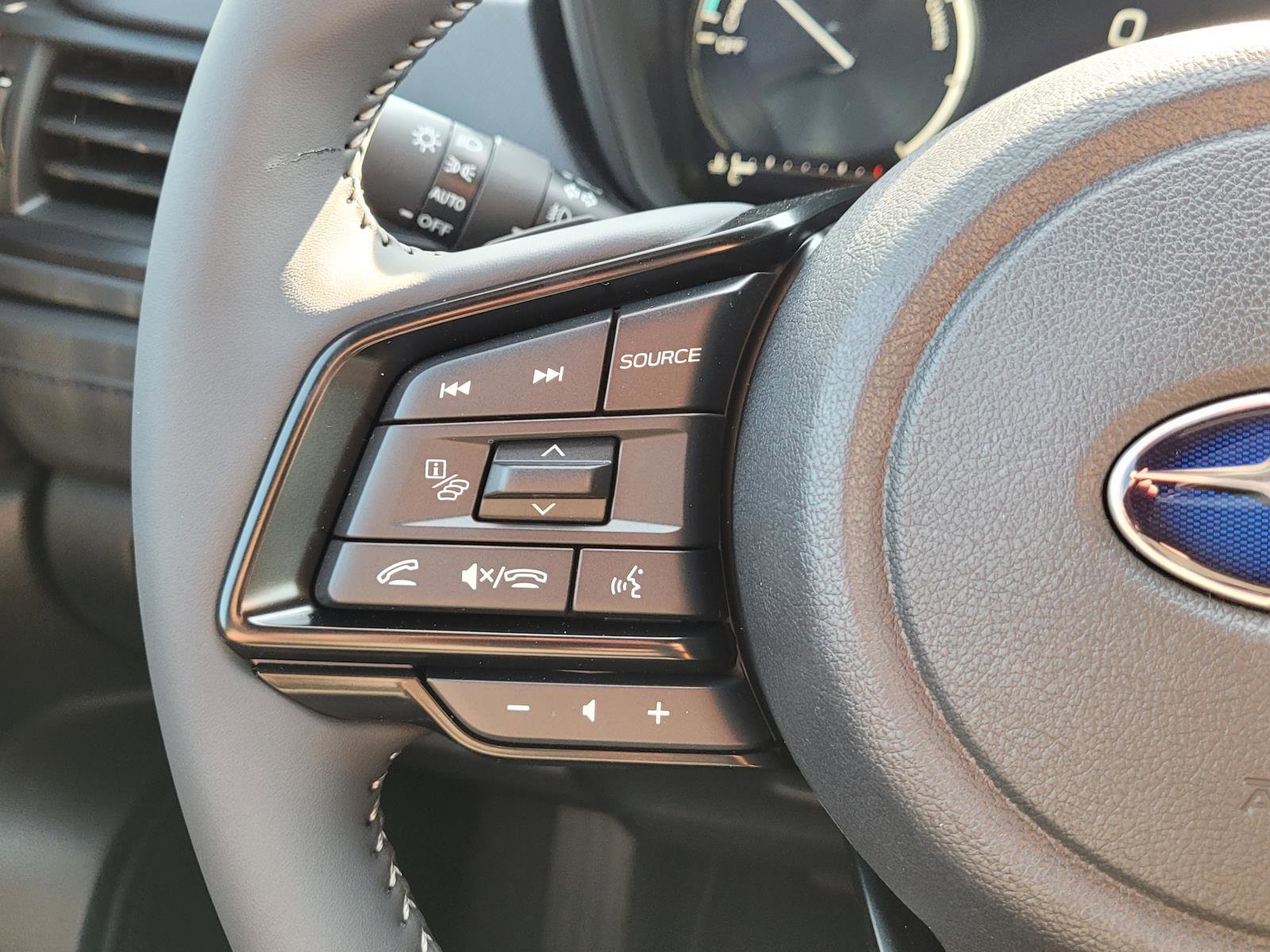 2025 Subaru Forester Premium photo 8