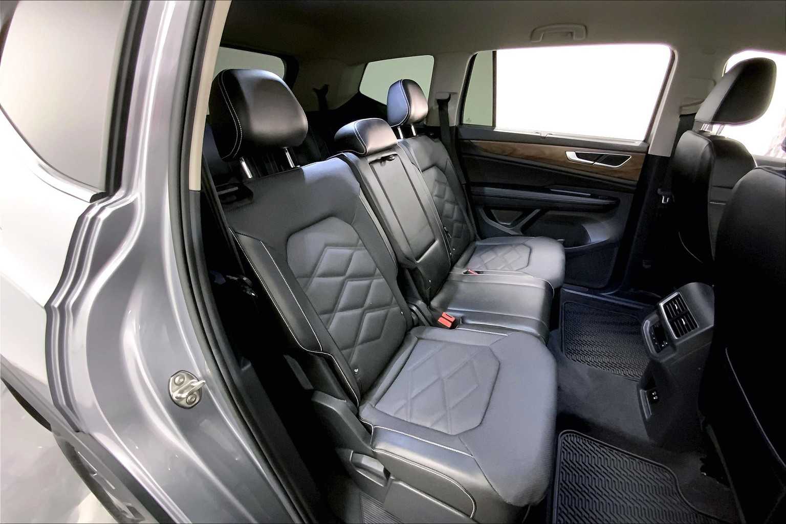 2024 Volkswagen Atlas SE Technology photo 16