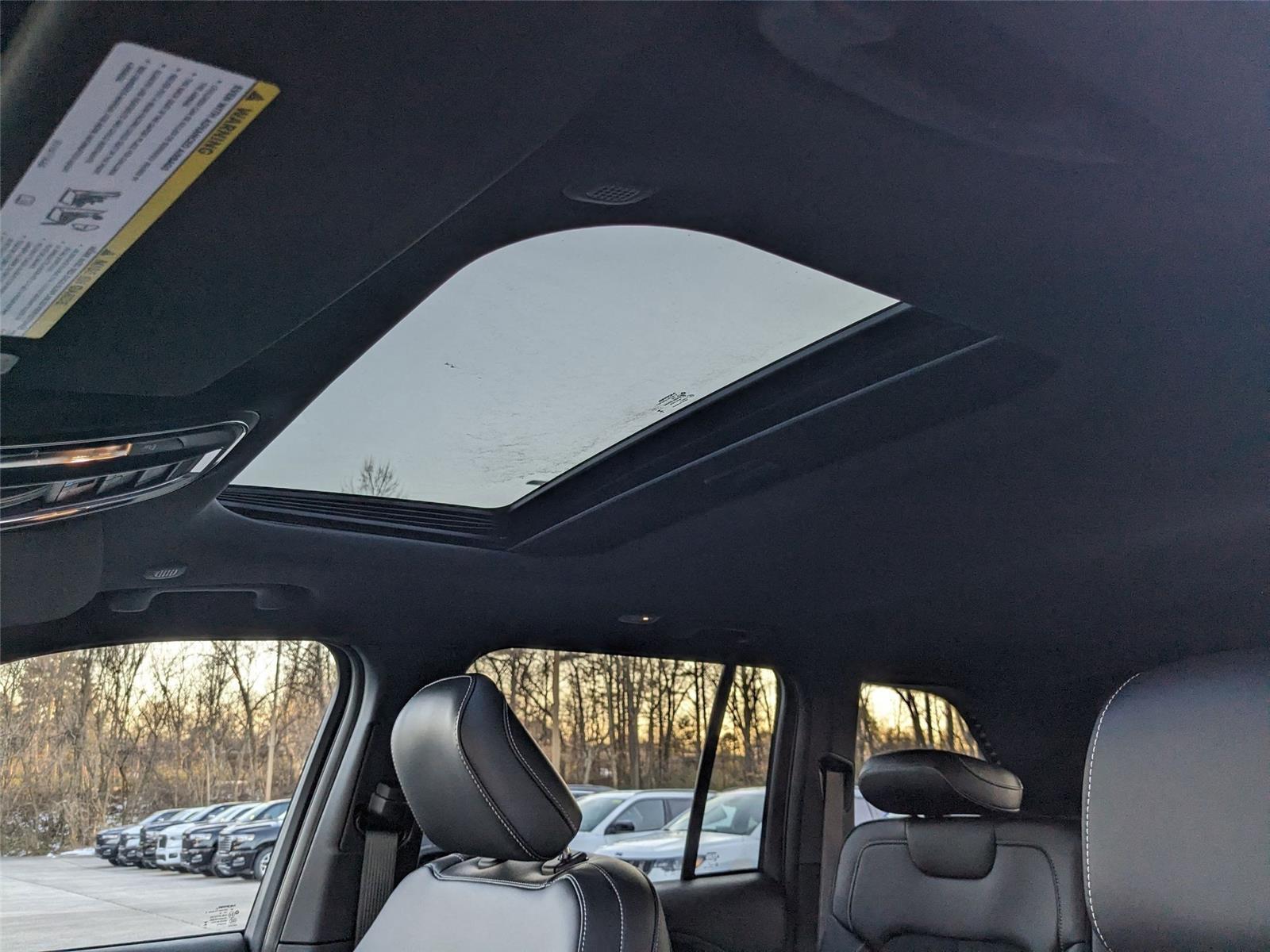 2025 Jeep Grand Cherokee Laredo Altitude photo 14
