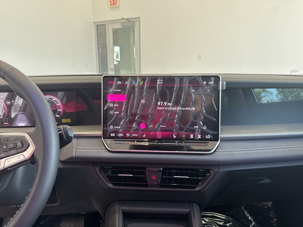 2025 Volkswagen Tiguan SE photo 20
