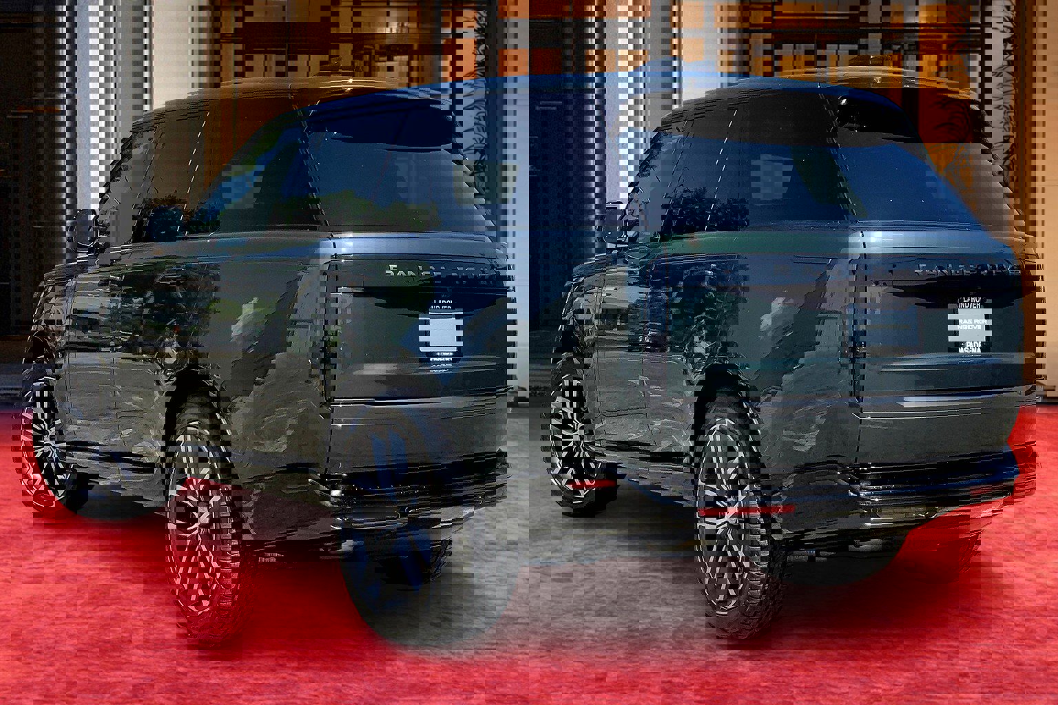 2025 Land Rover Range Rover SE photo 3