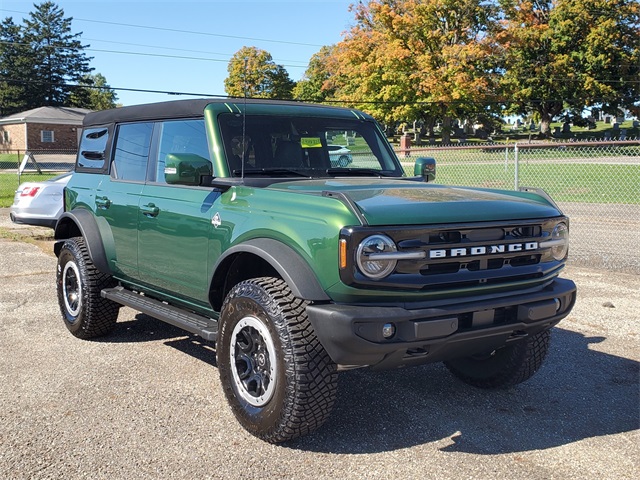 2024 Ford Bronco Outer Banks photo 2
