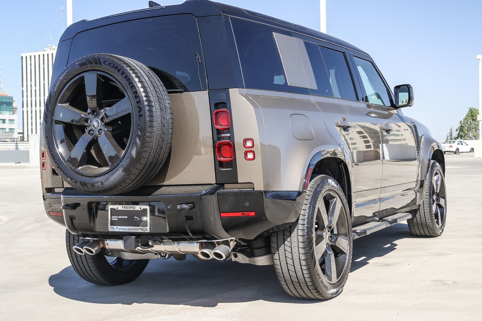 2025 Land Rover Defender 110 X-Dynamic SE photo 3