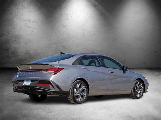 2025 Hyundai Elantra SEL Sport photo 3