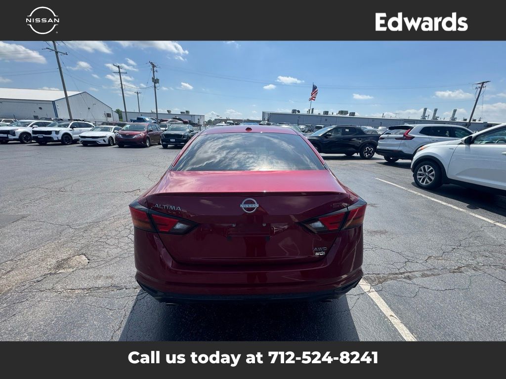 2024 Nissan Altima 2.5 SR photo 3