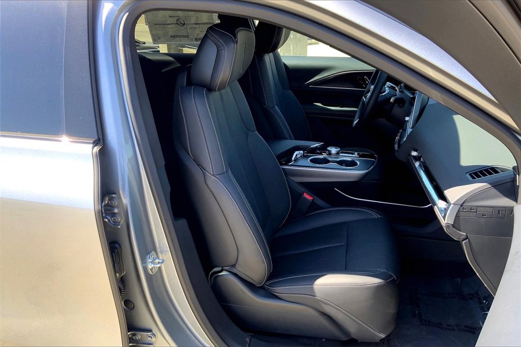 2025 Cadillac Lyriq Luxury photo 32