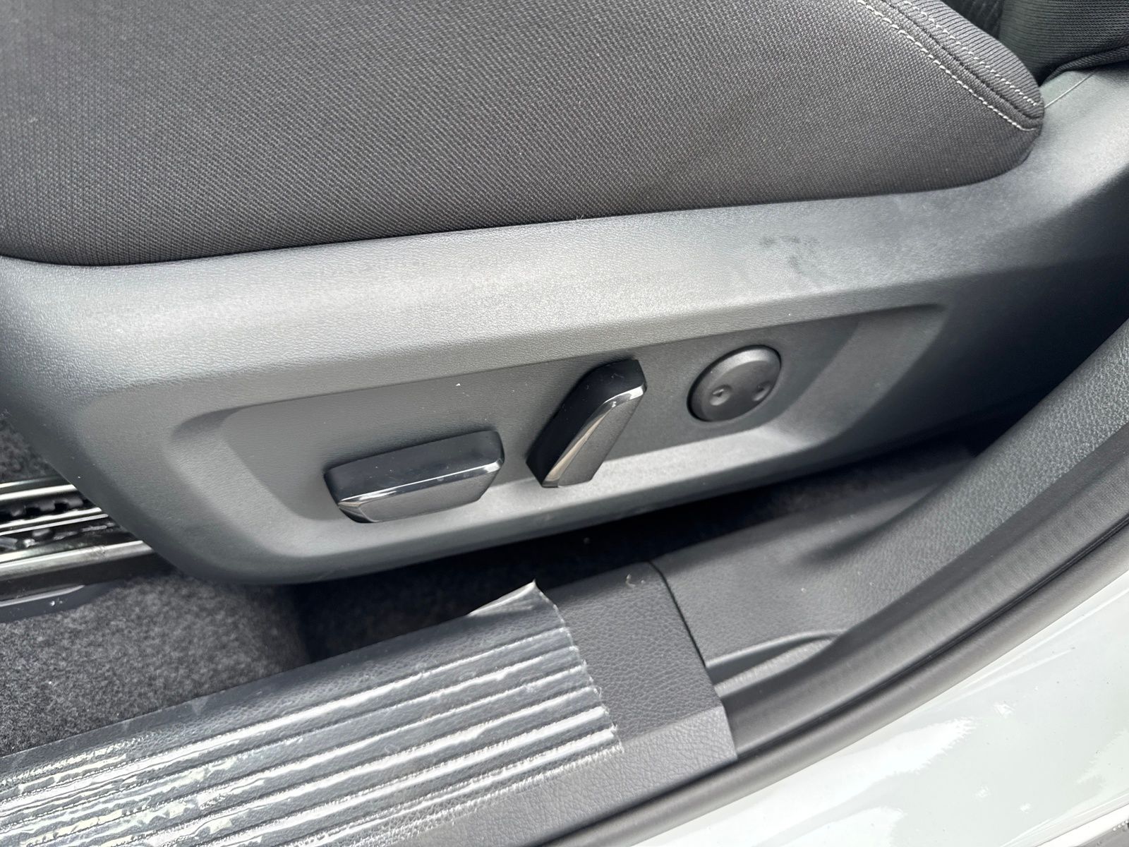 2026 Nissan Rogue SV photo 20