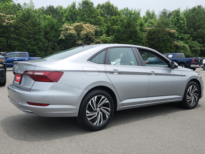 2021 Volkswagen Jetta SEL photo 3