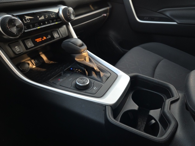 2019 Toyota RAV4 Hybrid XLE photo 25