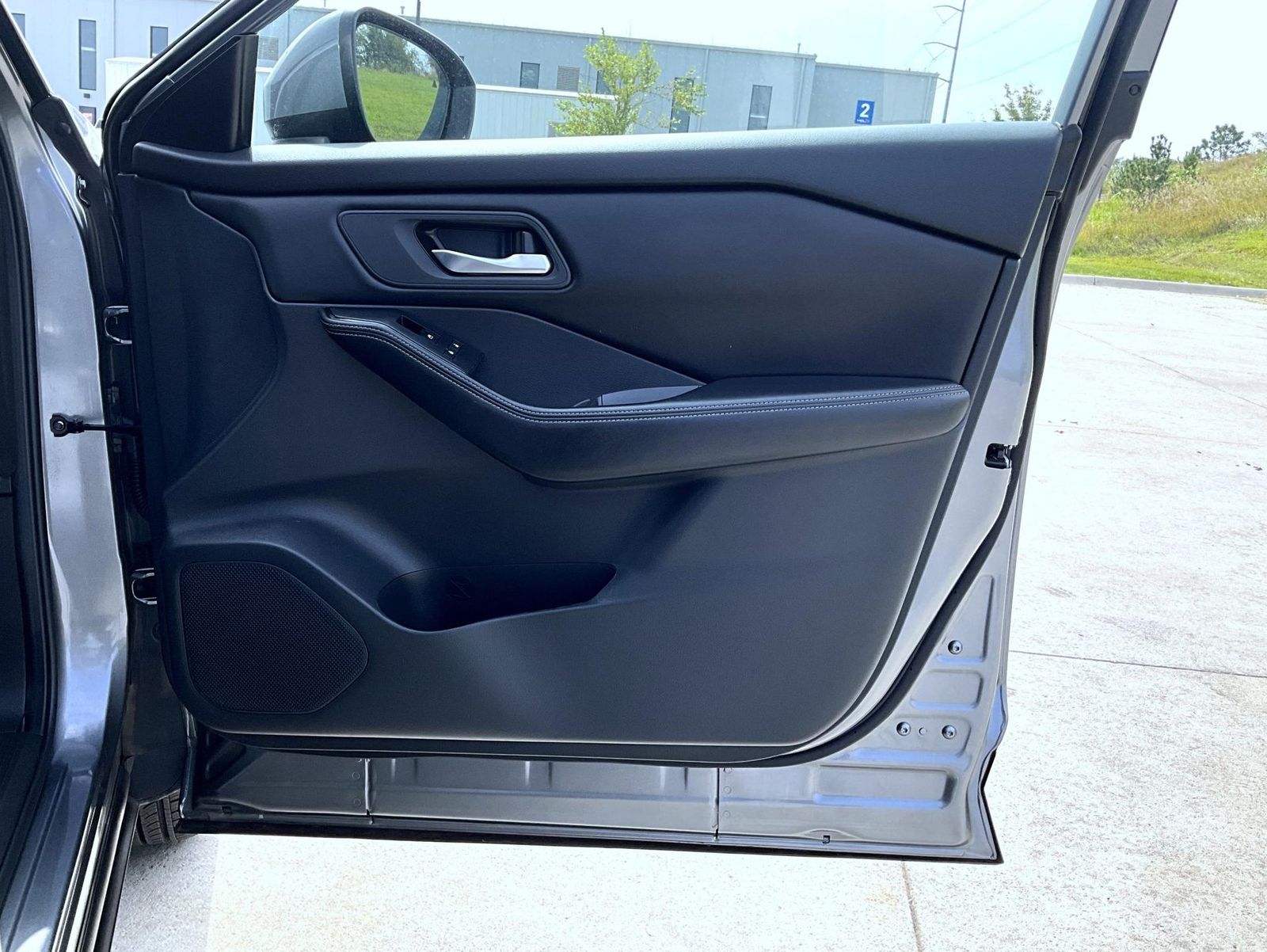 2024 Nissan Rogue SV photo 17