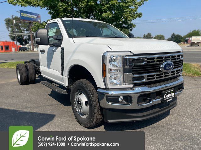 2025 Ford F-350 Super Duty Chassis Cab XL's photo