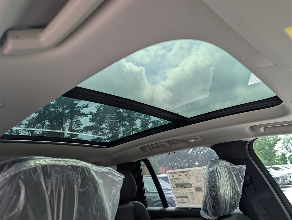 2025 Volvo XC90 T8 photo 3