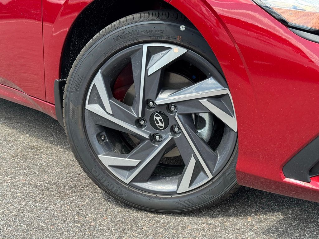 2025 Hyundai Elantra SEL Sport photo 4