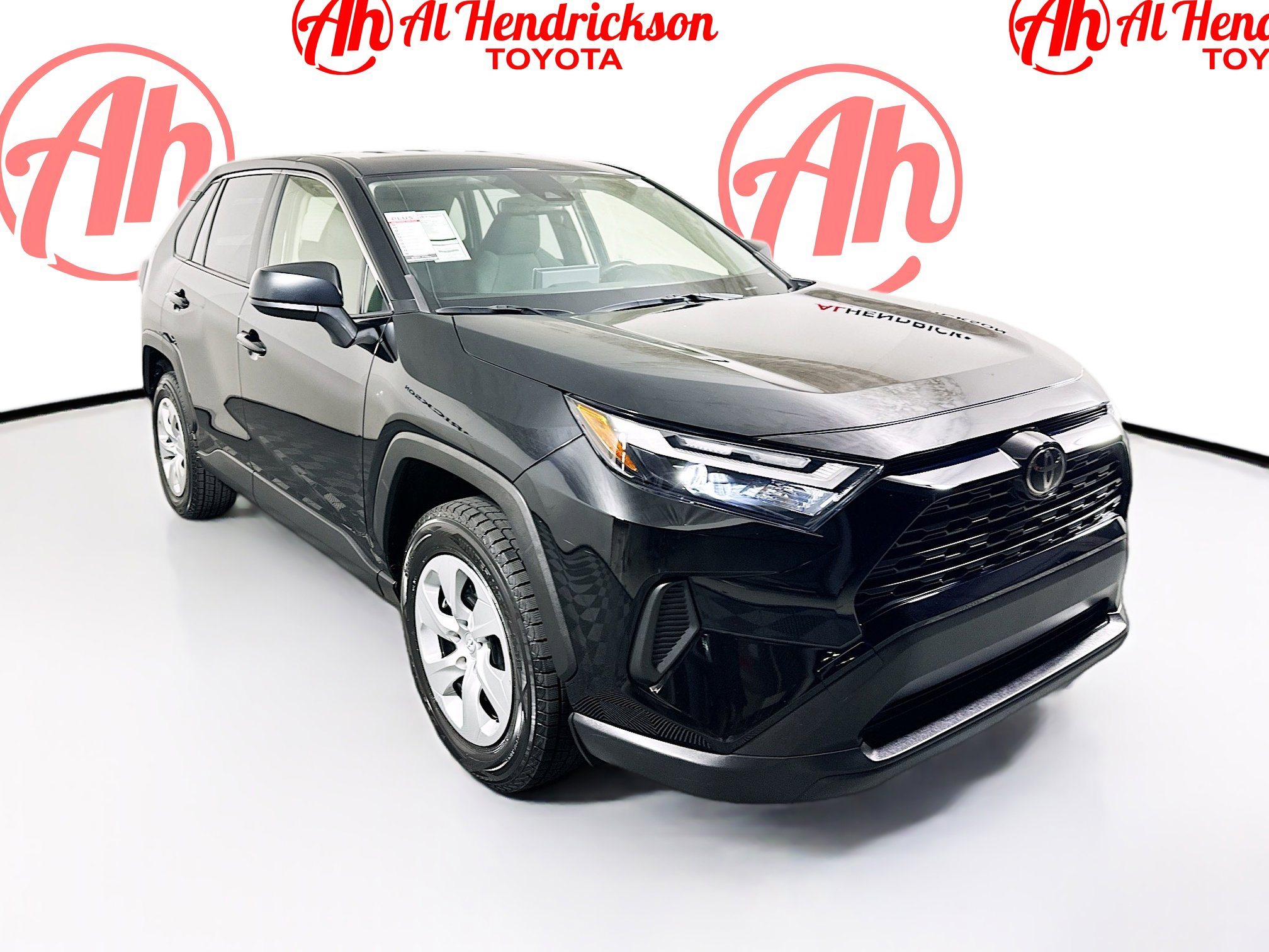 2023 Toyota RAV4 LE's photo