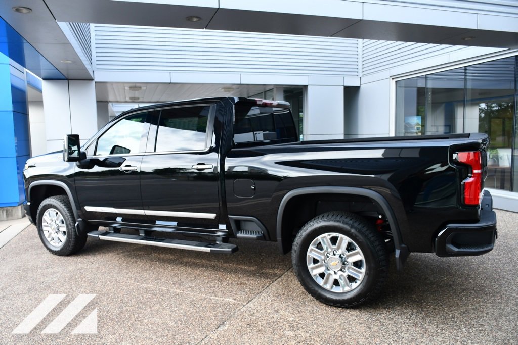 2025 Chevrolet Silverado 3500HD High Country photo 4