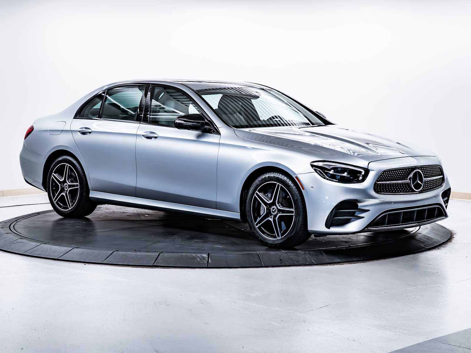 2022 Mercedes-Benz E-Class E350's photo