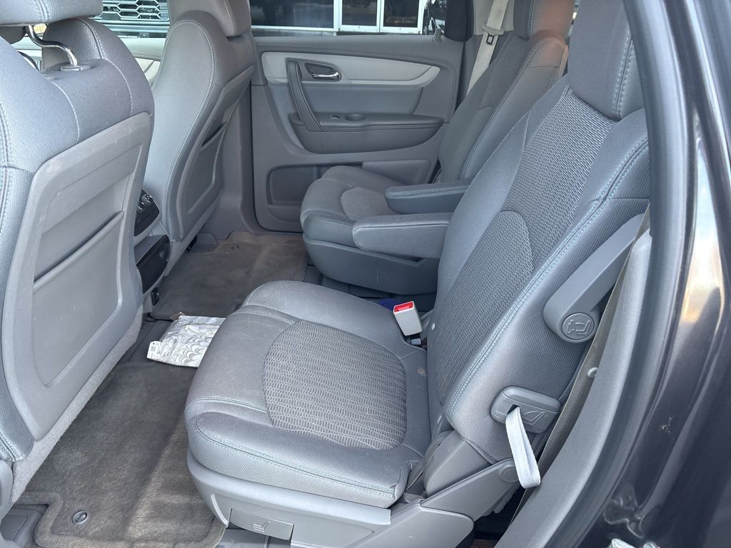 2017 Chevrolet Traverse 1LT photo 4