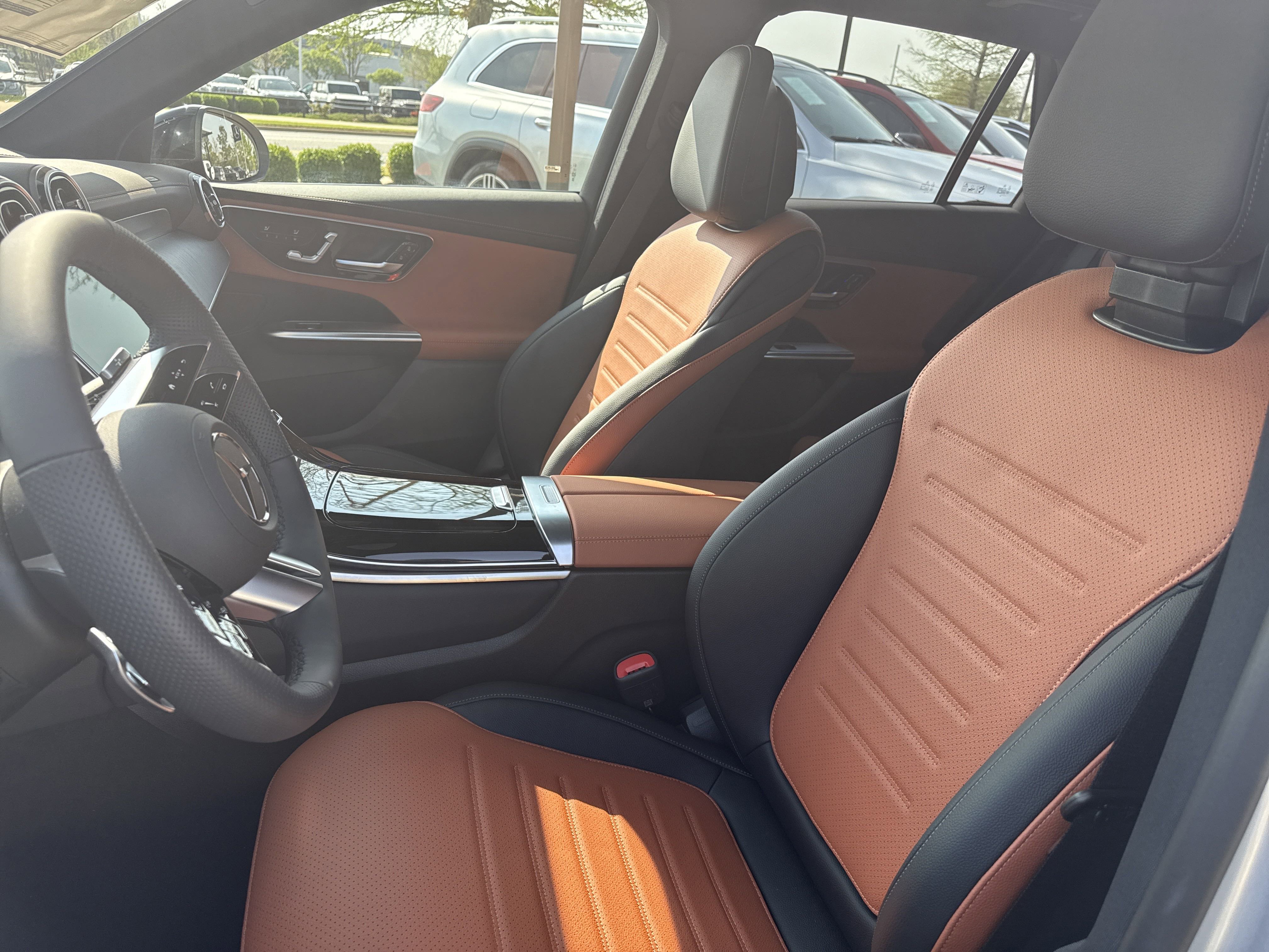 2025 Mercedes Benz GLC 300 4MATIC photo 2