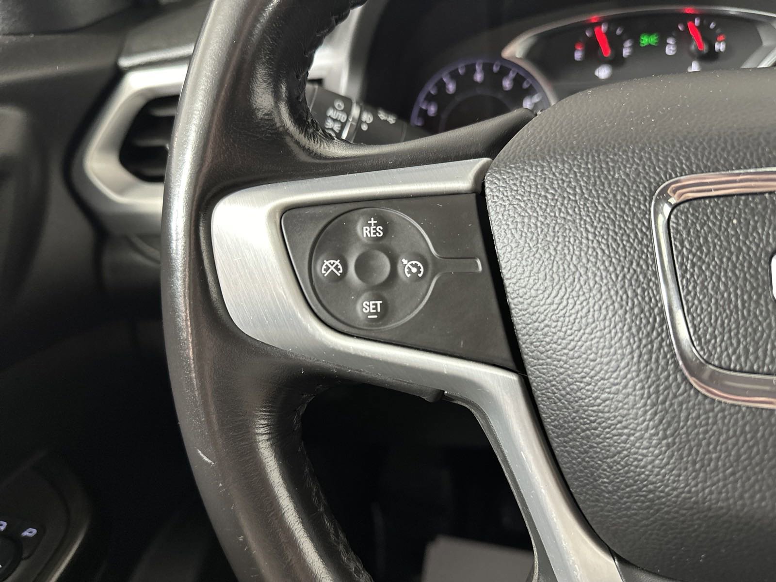 PreOwned 2019 GMC Acadia SLT Sport Utility in Davenport T5U219550