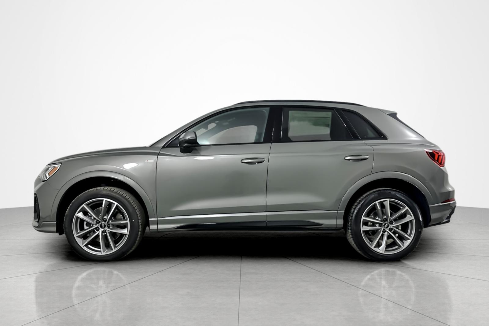 2025 Audi Q3 S line Premium 45 TFSI photo 3