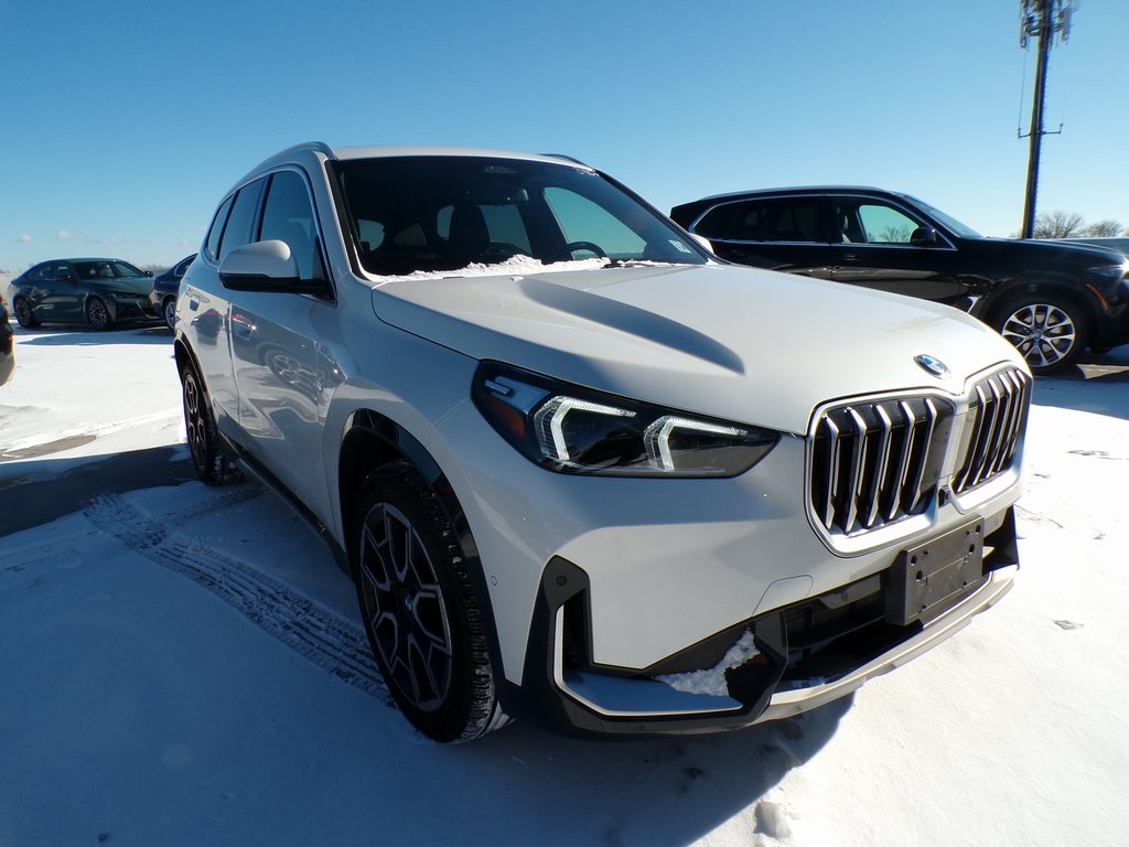 2025 BMW X1 28i's photo