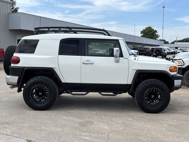 2014 Toyota FJ Cruiser Base photo 2