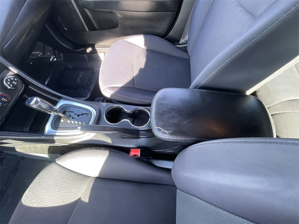 2012 Chrysler 200 LX photo 21