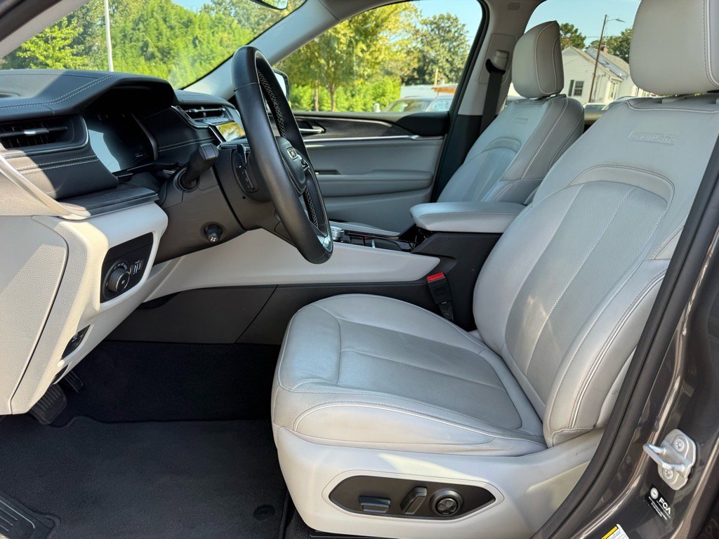2021 Jeep Grand Cherokee Overland photo 3