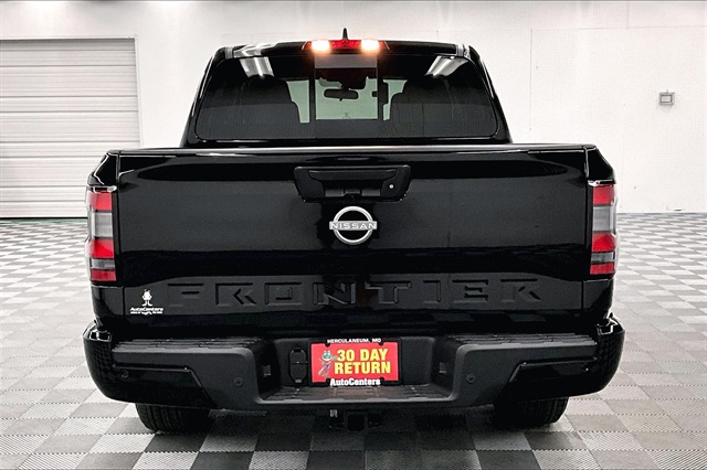 2025 Nissan Frontier SV photo 3