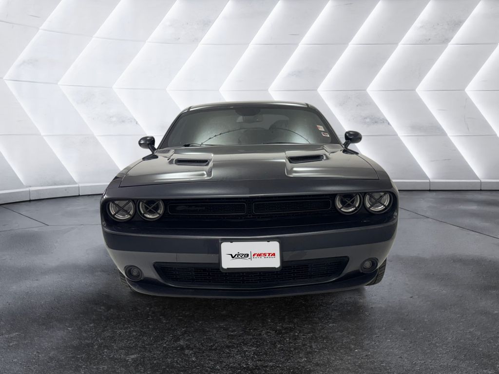 2019 Dodge Challenger SXT photo 2