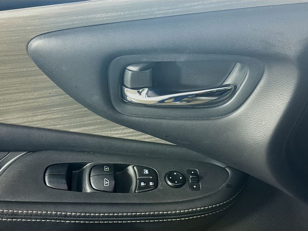2016 Nissan Murano SV photo 21
