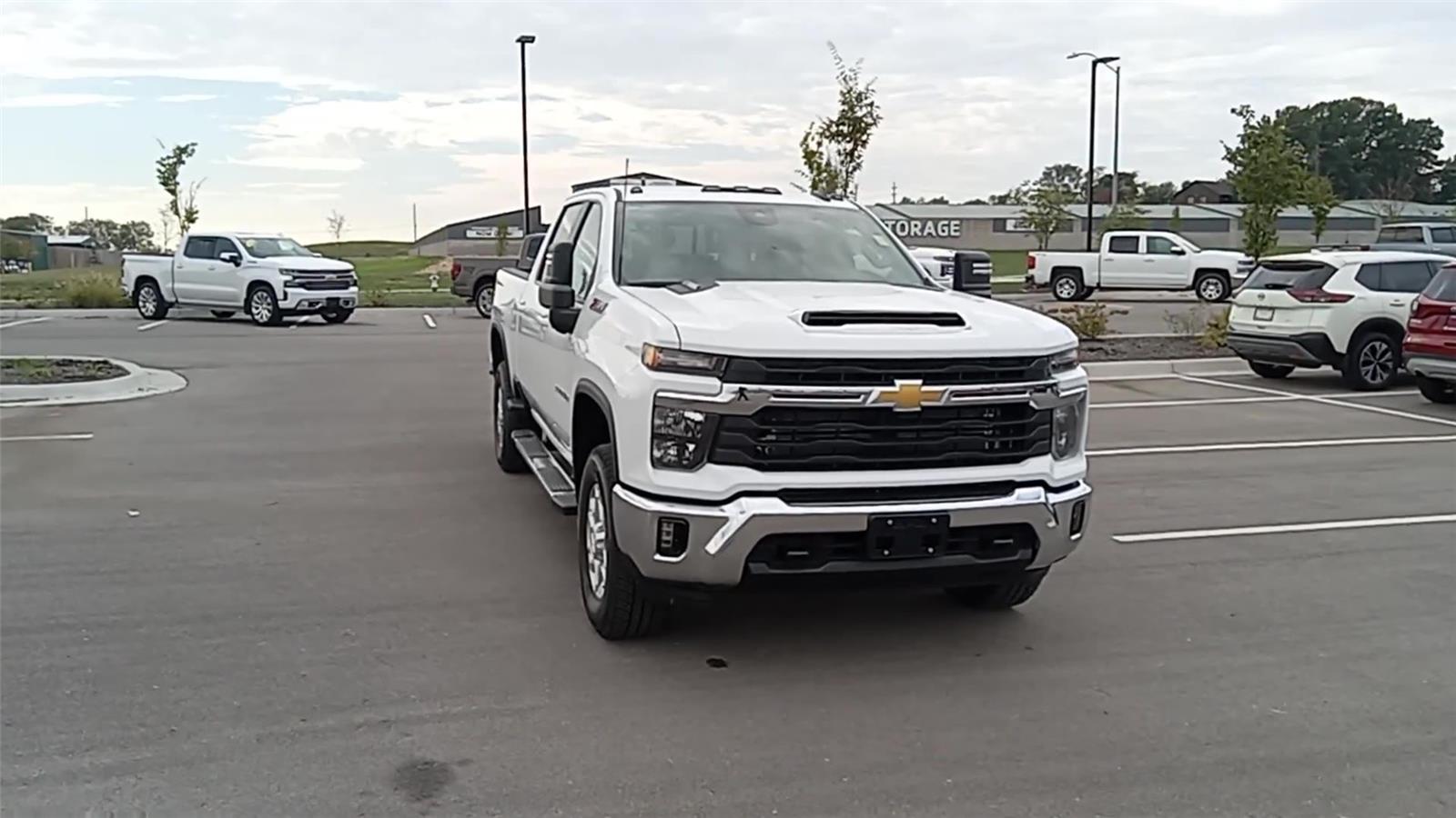 2026 Chevrolet Silverado 3500HD LT photo 2