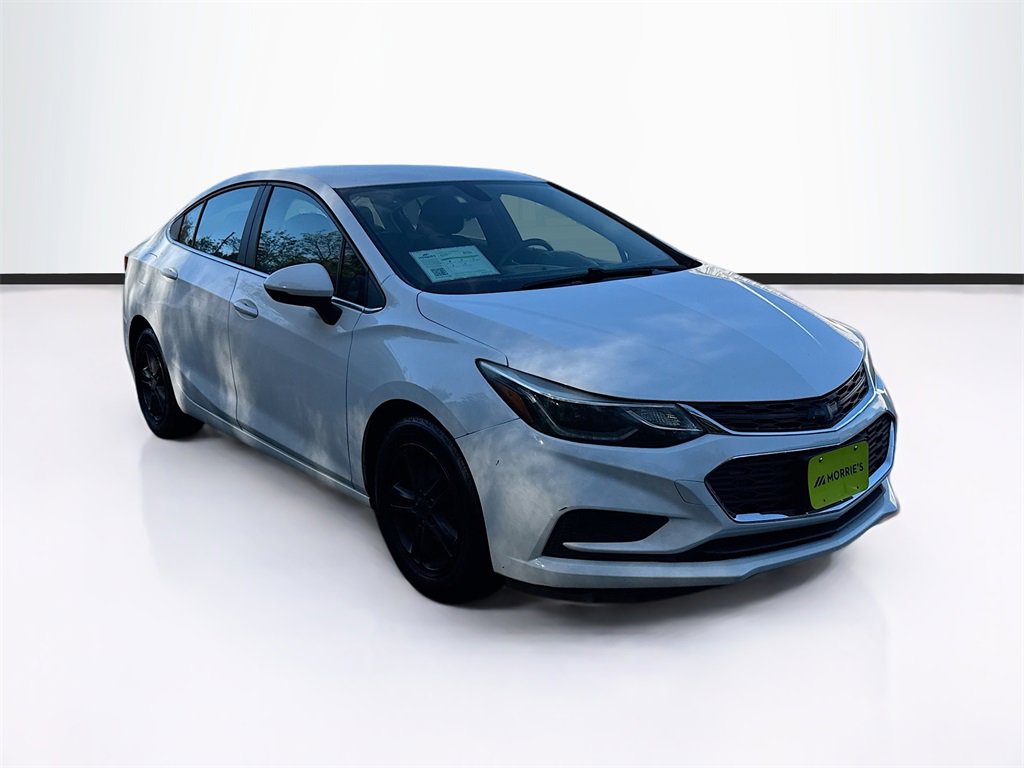 2017 Chevrolet Cruze LT photo 3