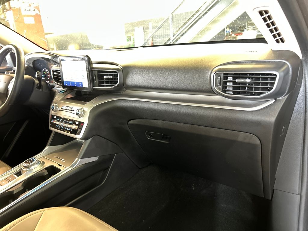 2021 Ford Explorer XLT photo 11