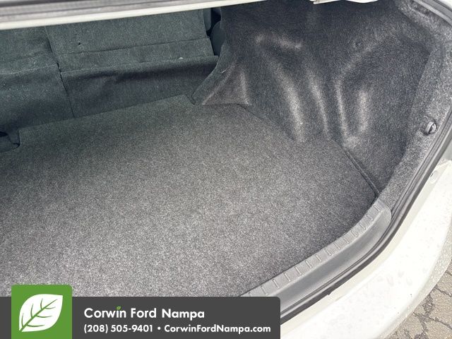 2018 Toyota Corolla L photo 35