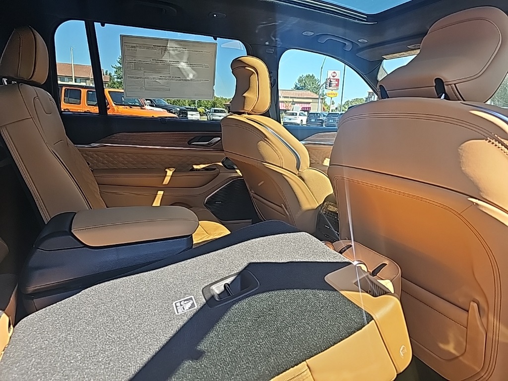 2025 Jeep Grand Cherokee L Summit Reserve photo 10