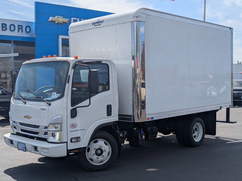 2024 Chevrolet Silverado 5500HD photo 2