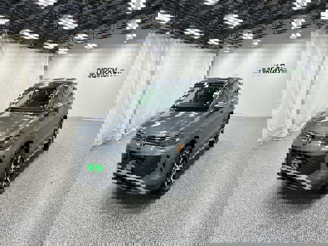 2025 Volkswagen Tiguan SE photo 3