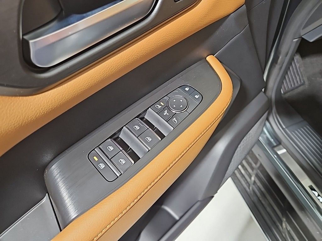 2025 Nissan Armada Platinum Reserve photo 3